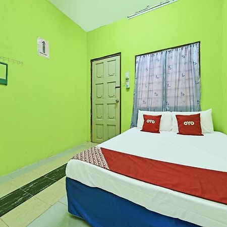 Oyo 90454 Haza Harmoni Guesthouse コタバル エクステリア 写真
