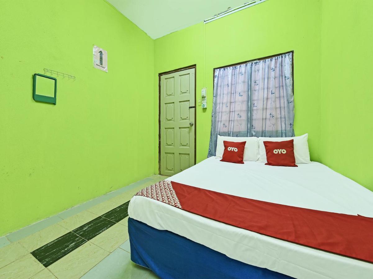 Oyo 90454 Haza Harmoni Guesthouse コタバル エクステリア 写真