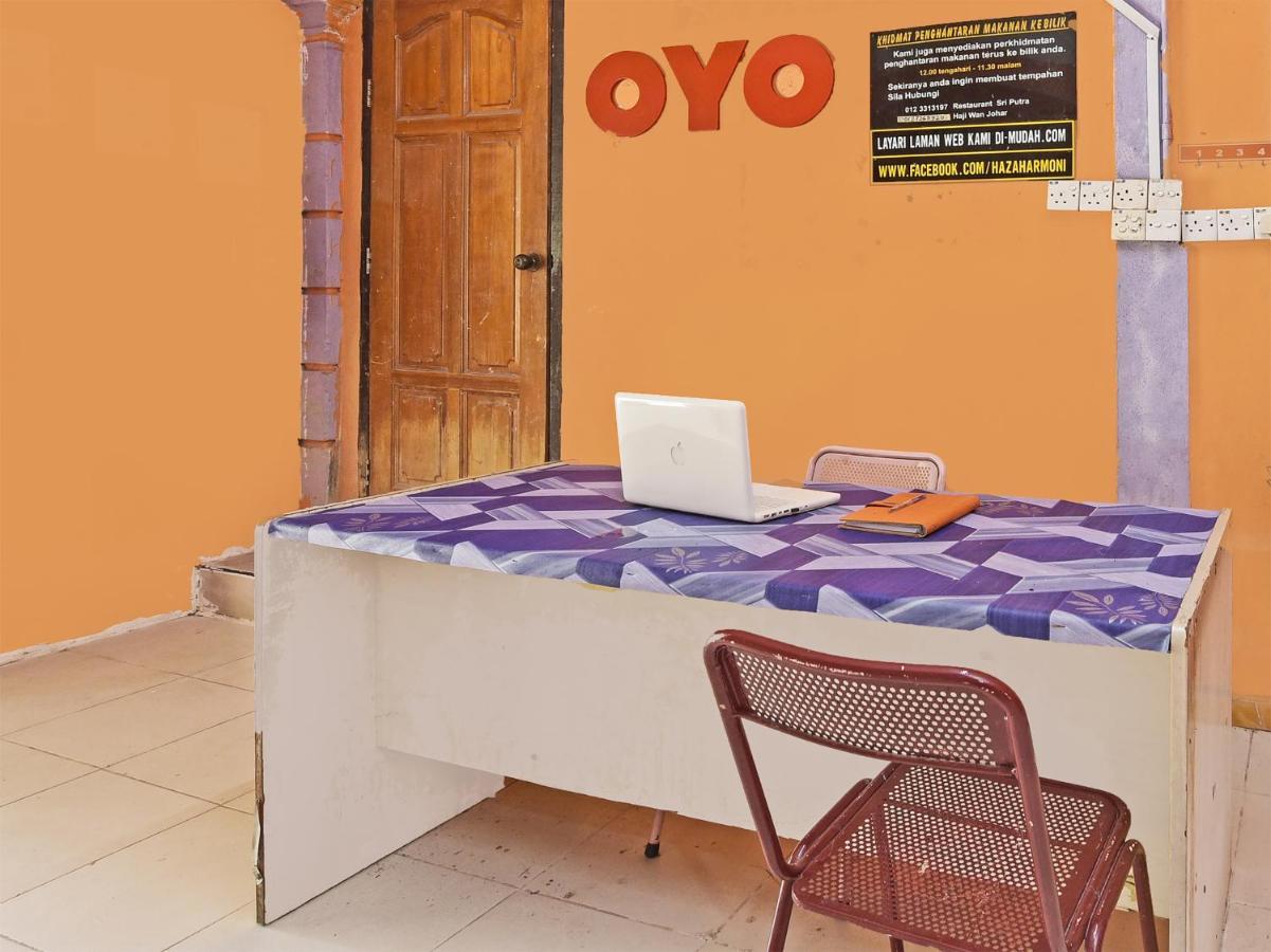 Oyo 90454 Haza Harmoni Guesthouse コタバル エクステリア 写真