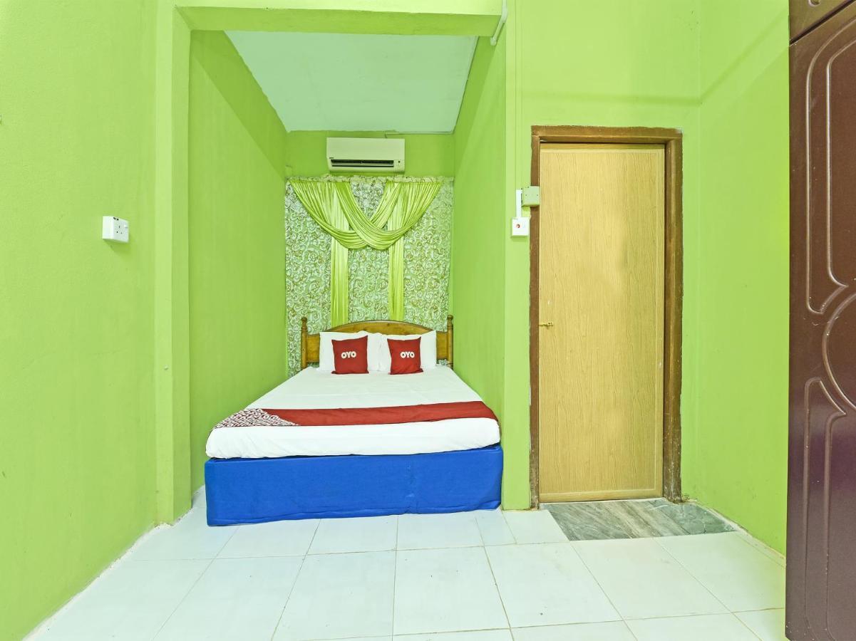 Oyo 90454 Haza Harmoni Guesthouse コタバル エクステリア 写真