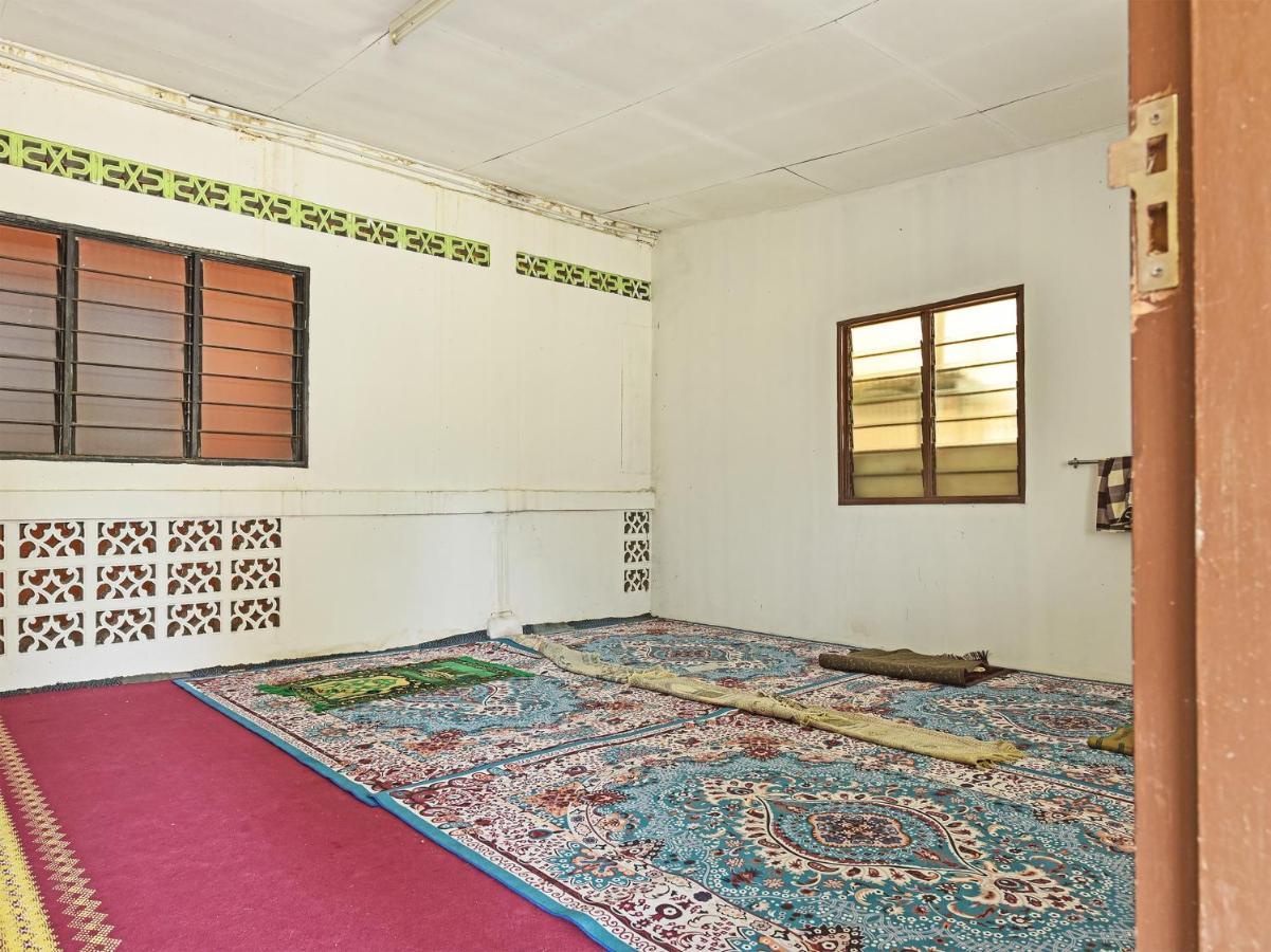 Oyo 90454 Haza Harmoni Guesthouse コタバル エクステリア 写真