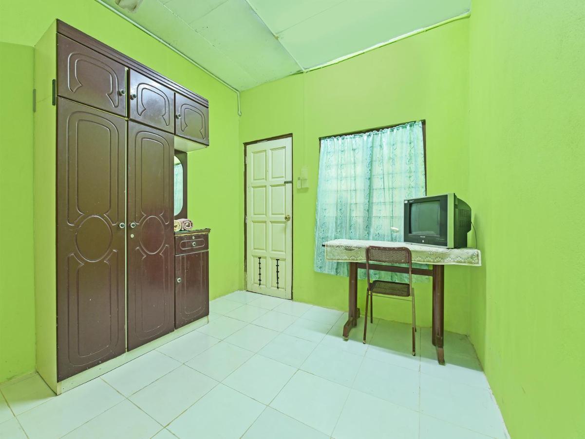 Oyo 90454 Haza Harmoni Guesthouse コタバル エクステリア 写真