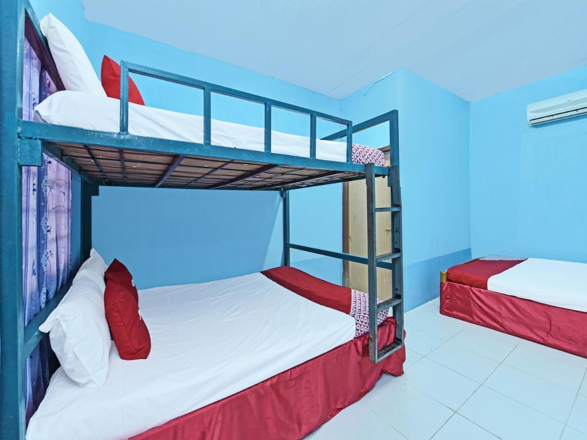 Oyo 90454 Haza Harmoni Guesthouse コタバル エクステリア 写真