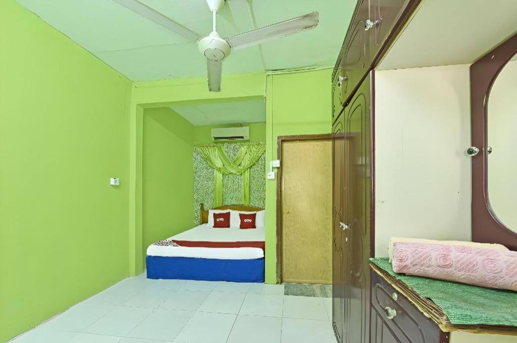 Oyo 90454 Haza Harmoni Guesthouse コタバル エクステリア 写真